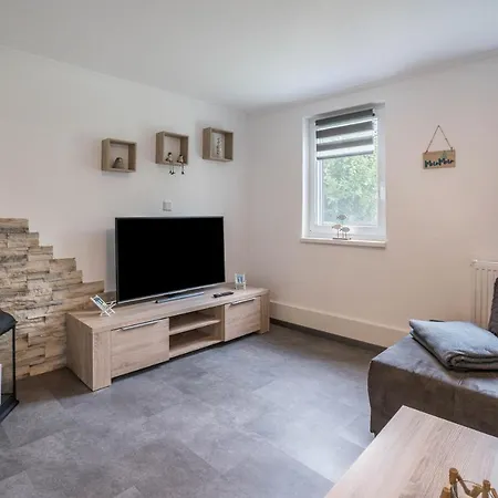 9 Und 40 Apartment Thunum