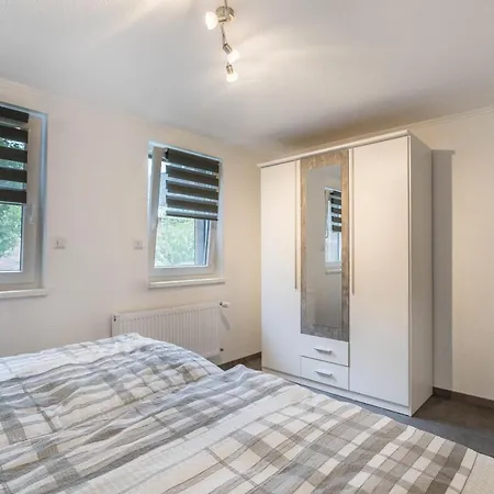 9 Und 40 Apartment *