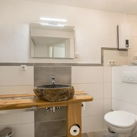9 Und 40 Appartement Thunum